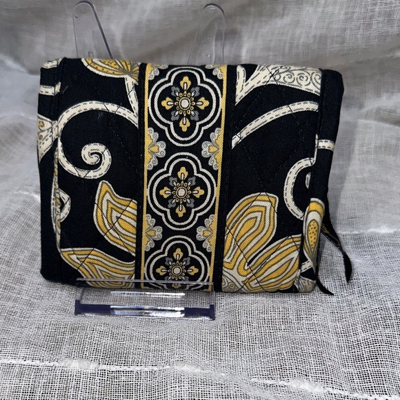 Vera Bradley Yellow Bird Pattern Small Euro Tri Fold Wallet Designer EUC Velcro - Picture 2 of 14
